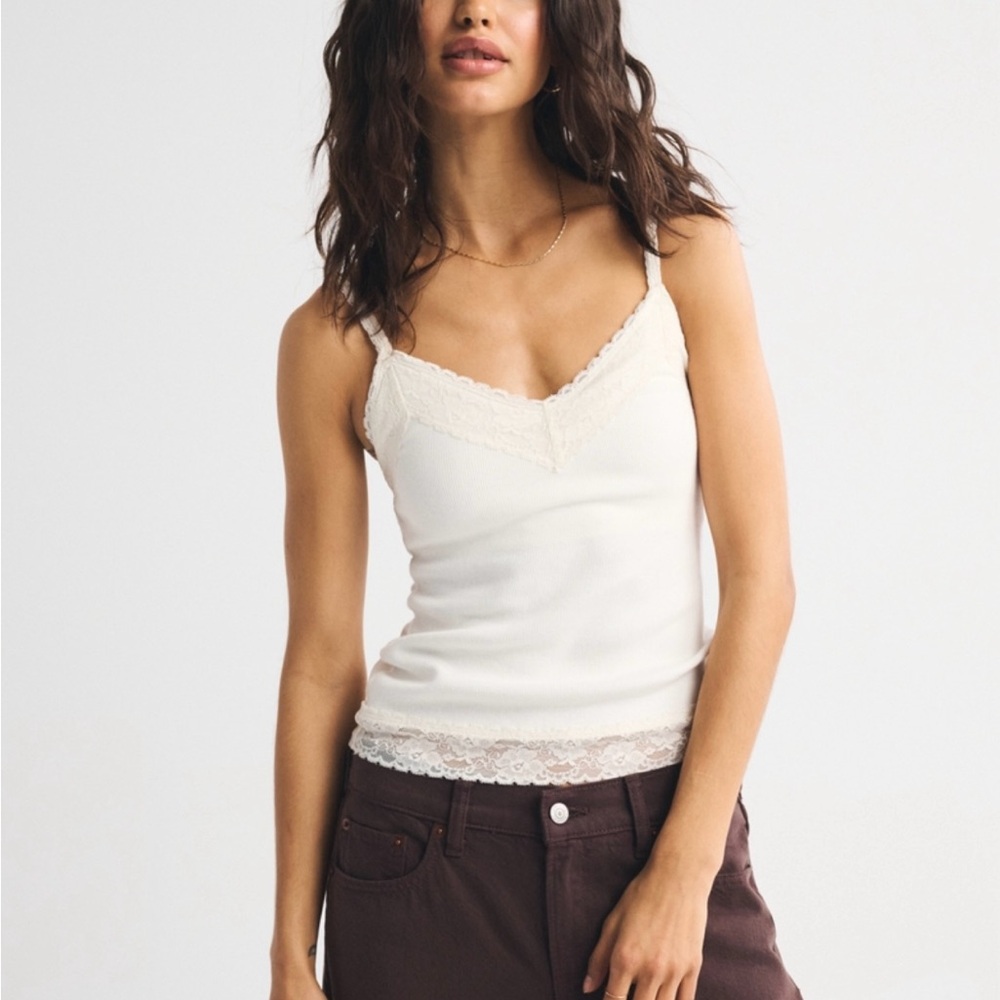NWT Abercrombie & Fitch Bra Free Lace Trim Cami Top